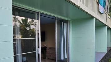 Standard Studio, 1 Queen Bed (Hāhālua) | Terrace/patio