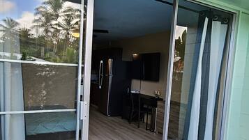 Standard Studio, 1 Queen Bed (Hāhālua) | Terrace/patio