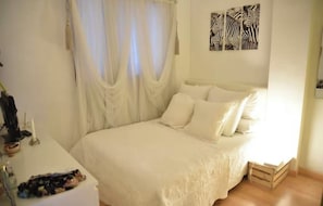 Iron/ironing board, WiFi
