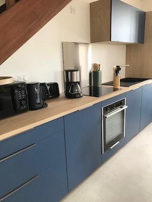 Micro-ondes, four, plaque de cuisson, lave-vaisselle