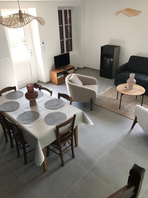 Dining - Penn'ti-Traditional stone house-Sea 300m away (Cancale)