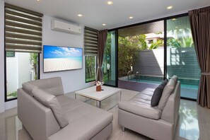 Family Villa, 4 Bedrooms, Private Pool, Pool View | Living area