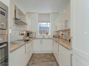 Private kitchen - Luxury Apartment, City Break, 4B City Cottage Central Chester (Chester)