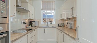 Luxury Apartment, City Break, 4B City Cottage Central Chester