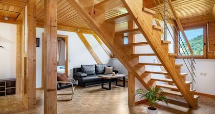 Ferienwohnung 'Grünblick' mit Bergblick, Balkon und Wi-Fi