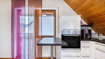 Frigorífic, microones, forn i placa de cuina