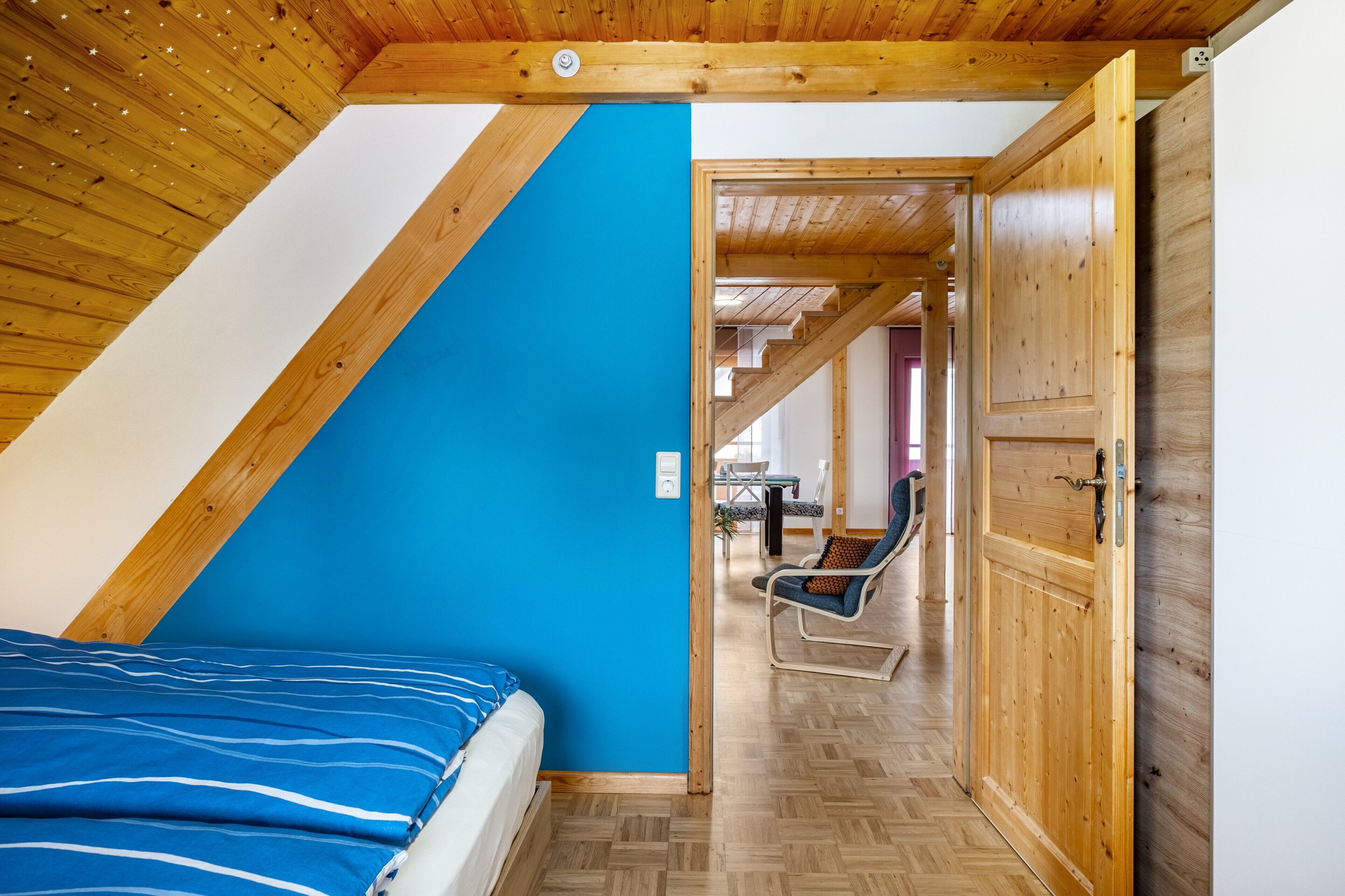 2 多间卧室、WiFi、床单