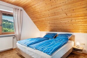 2 bedrooms, WiFi, bed sheets - Apartment 'Grünblick' with Mountain View, Balcony and Wi-Fi (Münstertal/Schwarzwald)
