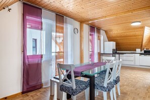 Dining - Apartment 'Grünblick' with Mountain View, Balcony and Wi-Fi (Münstertal/Schwarzwald)