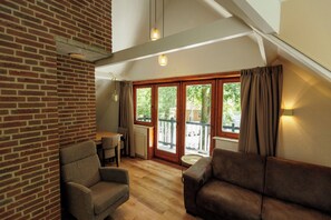 Smart TV, table tennis, books, stereo - Beautiful apartment with balcony in wooded area (Soest)