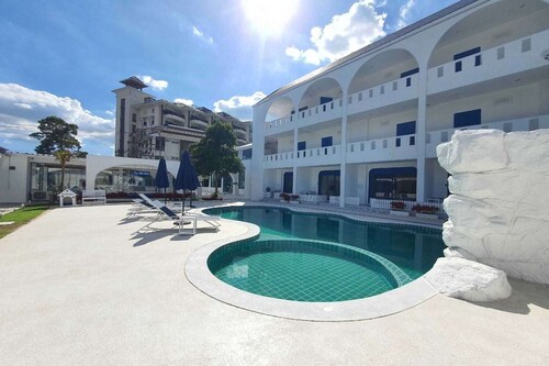 Luxe Double Getaway | Beachside Bliss
