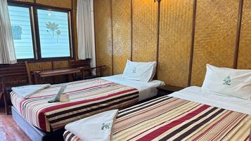 1 bedroom, desk, bed sheets