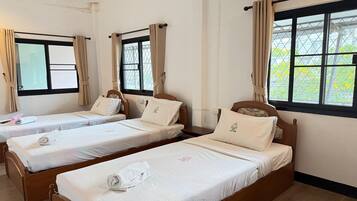 1 bedroom, desk, bed sheets