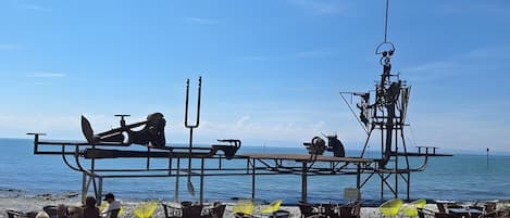 Una spiaggia nelle vicinanze