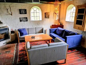 Fireplace, table tennis, stereo
