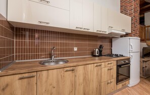 Fridge, stovetop