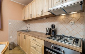 Fridge, stovetop