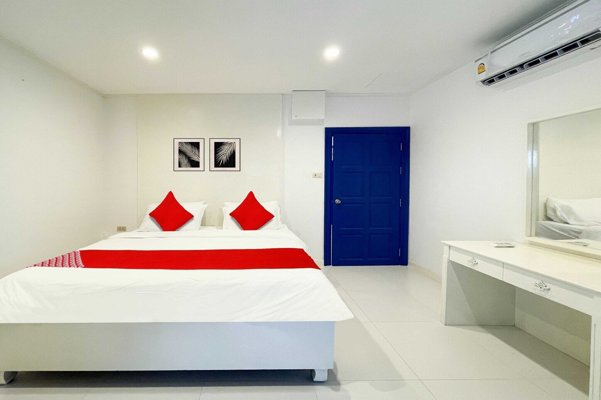 1 Schlafzimmer, Schreibtisch, Bettwäsche