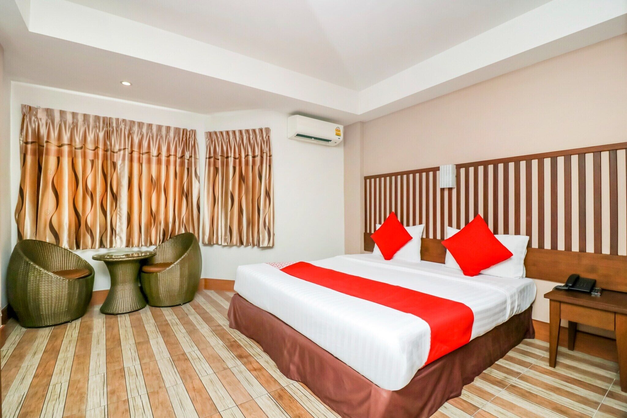 1 chambre, bureau, Wi-Fi gratuit, draps fournis