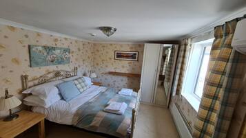 1 soverom, skrivebord, strykejern/-brett og wi-fi (inkludert)