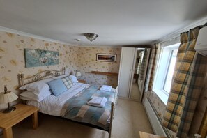 1 bedroom, desk, iron/ironing board, free WiFi - Lavendar House | Standard Double (Ashburton)