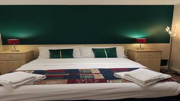 1 bedroom, iron/ironing board, internet
