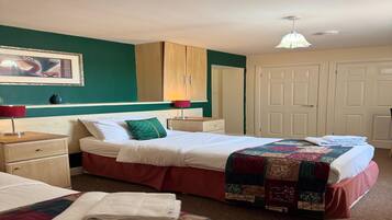 1 habitación, tabla de planchar con plancha y internet