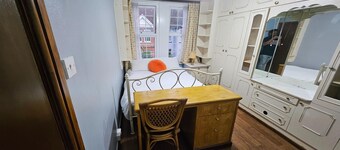 SnoozeDen Wellesley Slough Station |  Double Room