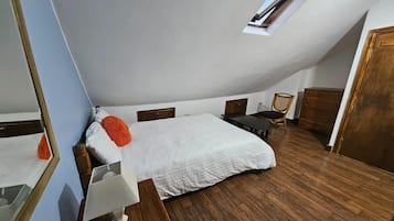1 habitación, tabla de planchar con plancha y internet