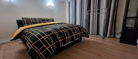 1 多间卧室、办公桌、熨斗/熨衣板、免费 WiFi