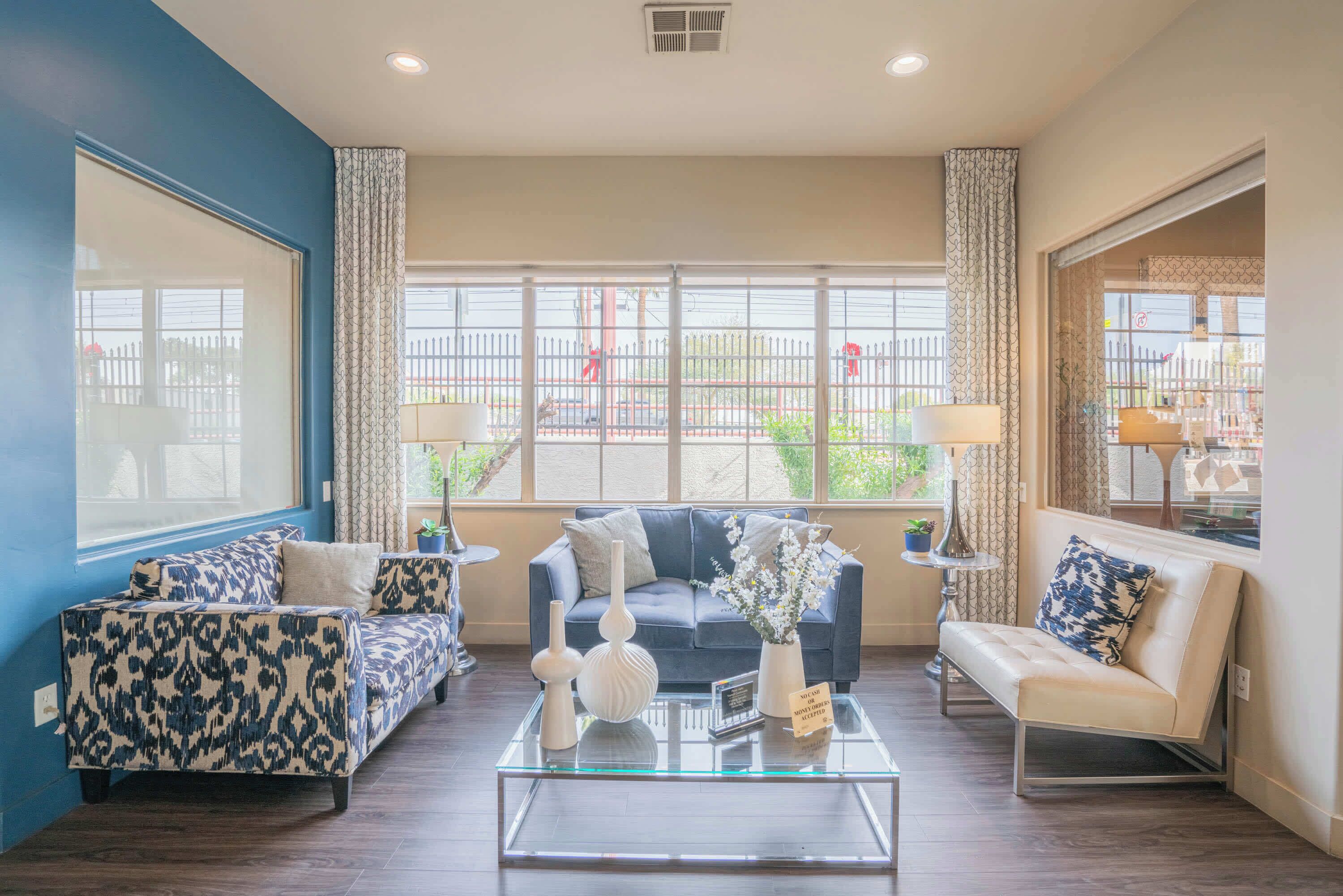 Televisión y oficina 