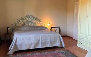 4 chambres, fer et planche à repasser, Wi-Fi, draps fournis
