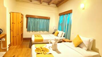 Camera Standard | Biancheria da letto di alta qualità, una scrivania, lenzuola