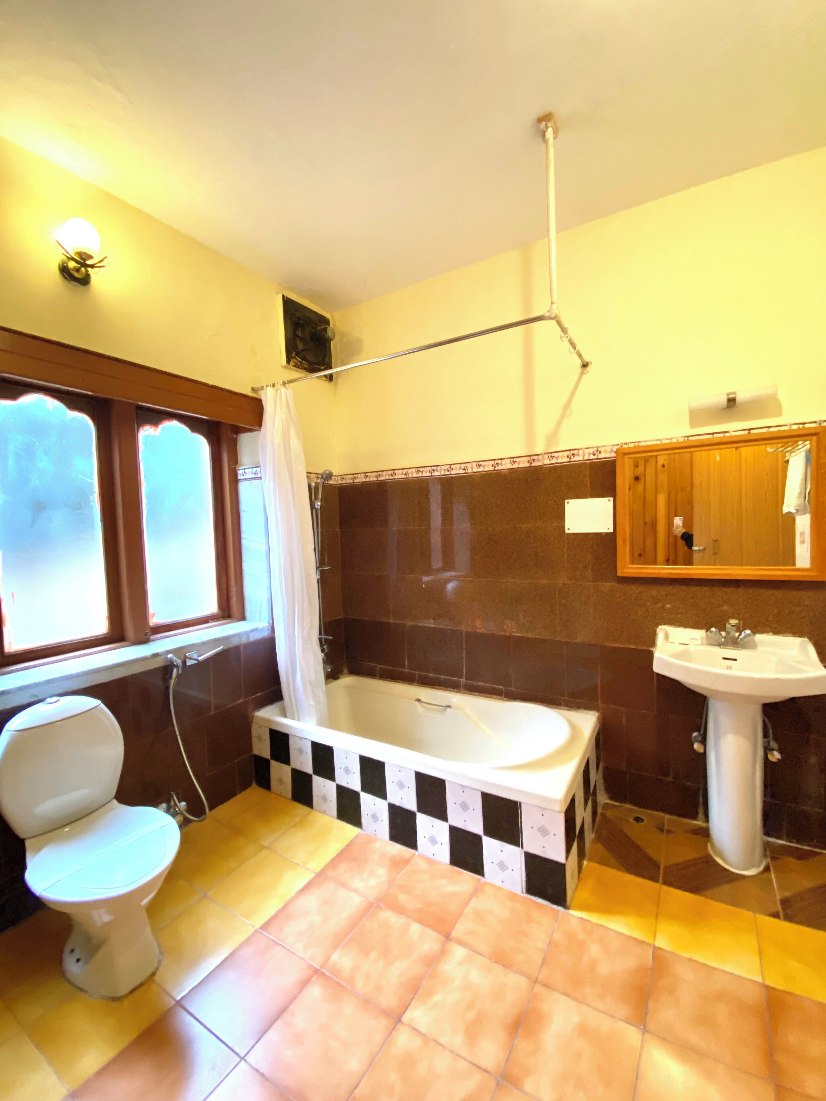 Camera Deluxe | Bagno | Doccia, set di cortesia gratuito, asciugamani, sapone