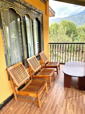 Superior Room | Premium bedding, desk, bed sheets - Sinchula Villa (Paro)