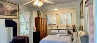 Luxury Apartment with A/C and Wi-fi near St Peter & Albany Med Hospital, Albany