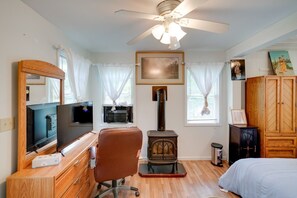 1 slaapkamer, een strijkplank/strijkijzer, wifi, beddengoed