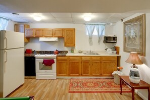 Micro-ondes, four, plaque de cuisson, serviettes en papier