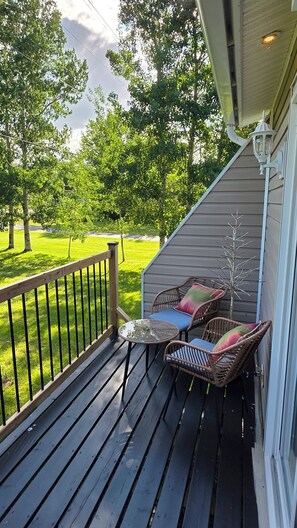 Terrace/patio - The Tidehouse, Relax with the whole family at this peaceful place to stay. (Laurenceton)