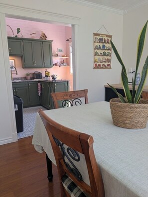 Dining - The Tidehouse, Relax with the whole family at this peaceful place to stay. (Laurenceton)