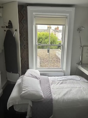 Iron/ironing board, WiFi