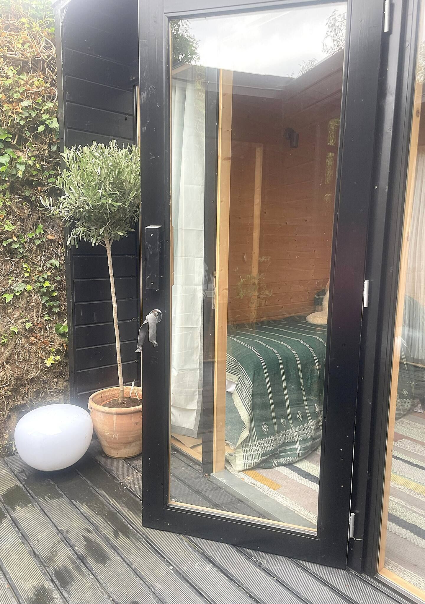 5 bedrooms, iron/ironing board, WiFi, wheelchair access