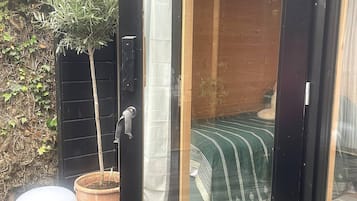 5 bedrooms, iron/ironing board, WiFi, wheelchair access