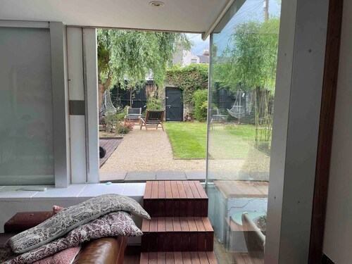 Ranelagh Gorgeous Serene Family Home, Sleeps 8, Parking, Dublin 6.