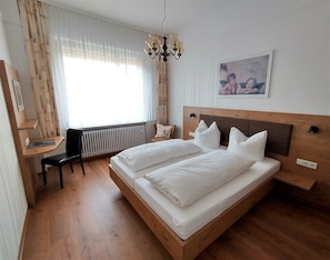 Apartament Comfort | Roba de llit hipoal·lergògena, caixa forta a l'habitació i escriptori