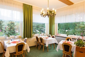 Free daily buffet breakfast
