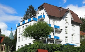 Façana frontal de l'allotjament