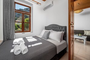 Iron/ironing board, travel cot, free WiFi, bed sheets