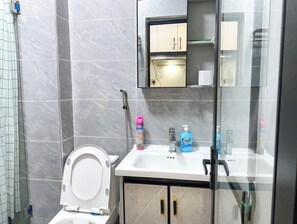 Estudio Deluxe | Baño | Artículos de higiene personal gratuitos, toallas y jabón