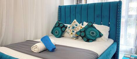 Deluxe Studio | Laptop workspace, free WiFi